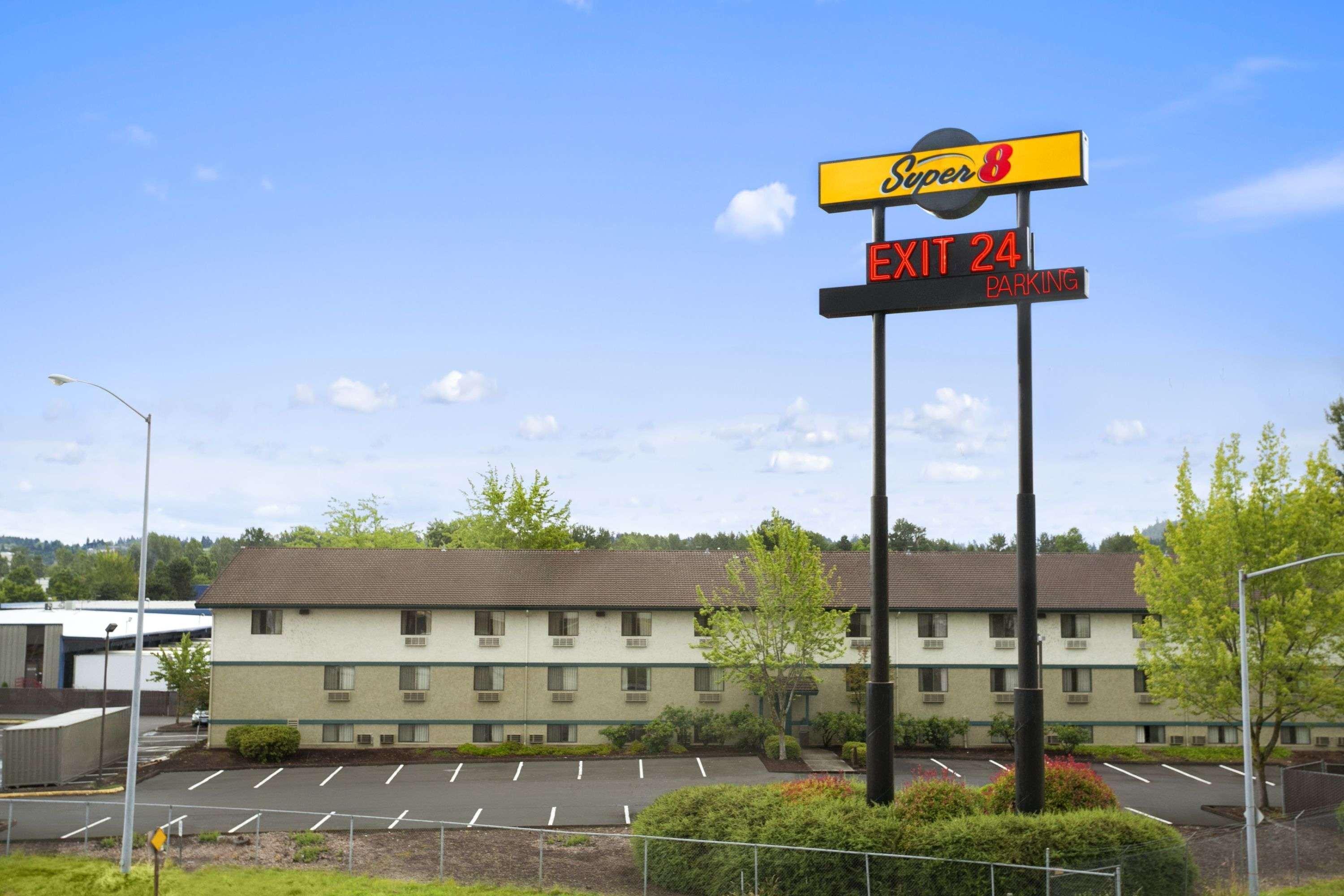 Hotel Super 8 By Wyndham Portland Airport Exterior foto
