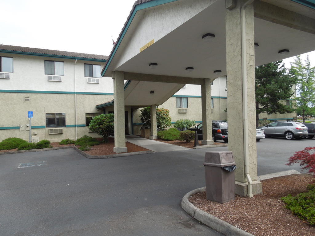 Hotel Super 8 By Wyndham Portland Airport Exterior foto